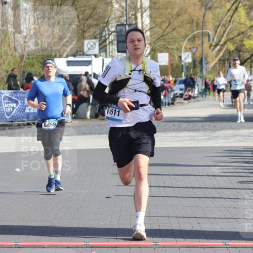 12.04.2026 - 45. Internationalen Wilhelmsburger Insellauf Strokosch-Dieckow http://msf.ph/oto/9454675 12.04.2026 10:30:11 Ziel 3542, 4511, 5459 meine-sportfotos.de