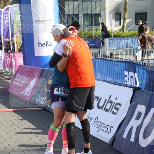 12.04.2026 - 45. Internationalen Wilhelmsburger Insellauf Strokosch-Dieckow http://msf.ph/oto/9454684 12.04.2026 10:30:14 Ziel 3542, 4511, 5459 meine-sportfotos.de