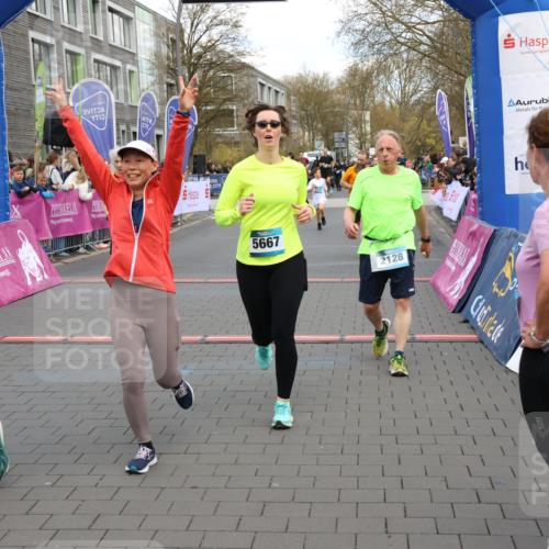 12.04.2026 - 45. Internationalen Wilhelmsburger Insellauf Strokosch-Dieckow http://msf.ph/oto/9454695 12.04.2026 13:04:31 Ziel 5469, 2128, 5667, 2089, 3870, 5193, 2307 meine-sportfotos.de