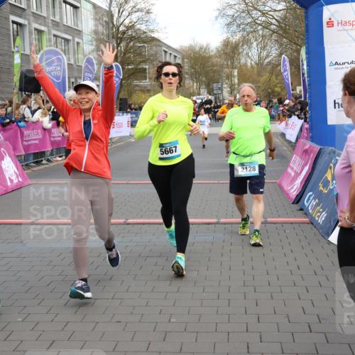 12.04.2026 - 45. Internationalen Wilhelmsburger Insellauf Strokosch-Dieckow http://msf.ph/oto/9454698 12.04.2026 13:04:31 Ziel 5469, 2128, 5667, 2089, 3870, 5193, 2307 meine-sportfotos.de