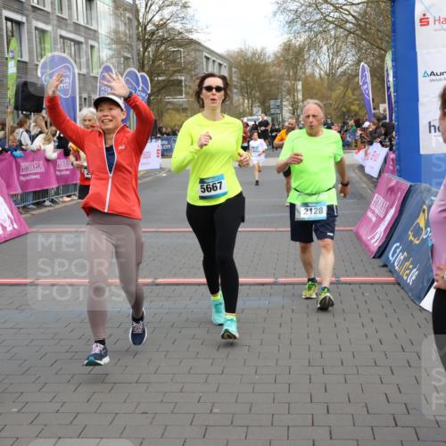 12.04.2026 - 45. Internationalen Wilhelmsburger Insellauf Strokosch-Dieckow http://msf.ph/oto/9454701 12.04.2026 13:04:31 Ziel 5469, 2128, 5667, 2089, 3870, 5193, 2307 meine-sportfotos.de