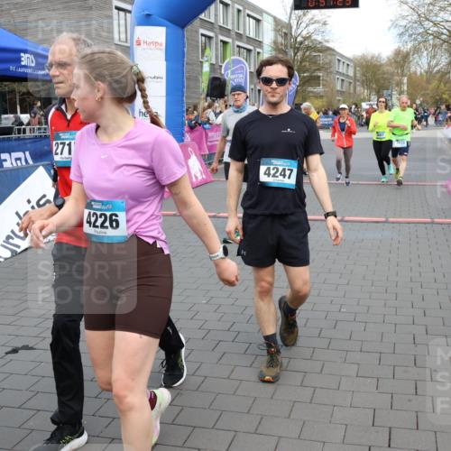12.04.2026 - 45. Internationalen Wilhelmsburger Insellauf Strokosch-Dieckow http://msf.ph/oto/9454704 12.04.2026 13:04:28 Ziel 4226, 5250, 4247, 2715, 4260, 3034, 5469, 2128, 5667, 2089, 3870 meine-sportfotos.de