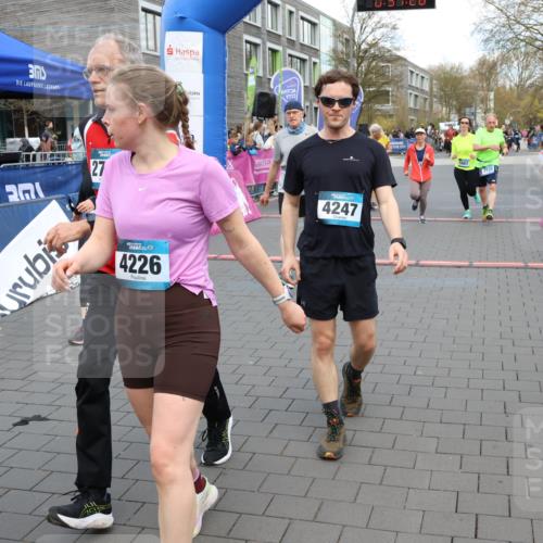 12.04.2026 - 45. Internationalen Wilhelmsburger Insellauf Strokosch-Dieckow http://msf.ph/oto/9454707 12.04.2026 13:04:28 Ziel 4226, 5250, 4247, 2715, 4260, 3034, 5469, 2128, 5667, 2089, 3870 meine-sportfotos.de