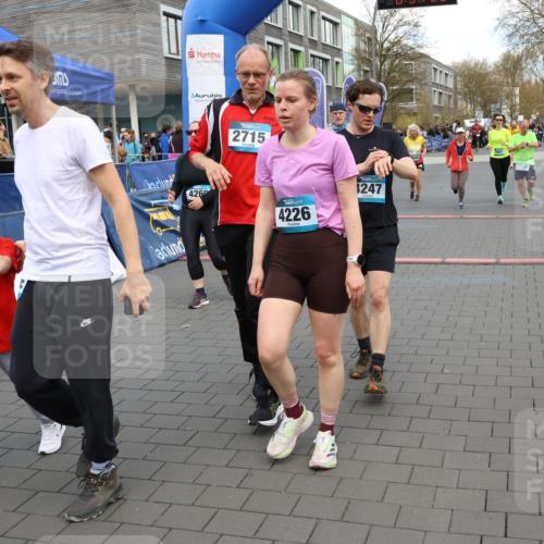 12.04.2026 - 45. Internationalen Wilhelmsburger Insellauf Strokosch-Dieckow http://msf.ph/oto/9454721 12.04.2026 13:04:27 Ziel 4226, 5250, 4247, 2715, 4260, 3034, 5469, 2128, 5667, 2089 meine-sportfotos.de