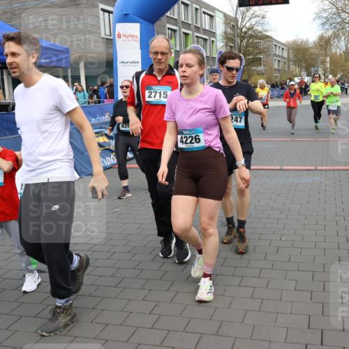 12.04.2026 - 45. Internationalen Wilhelmsburger Insellauf Strokosch-Dieckow http://msf.ph/oto/9454725 12.04.2026 13:04:27 Ziel 4226, 5250, 4247, 2715, 4260, 3034, 5469, 2128, 5667, 2089 meine-sportfotos.de