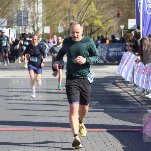 12.04.2026 - 45. Internationalen Wilhelmsburger Insellauf Strokosch-Dieckow http://msf.ph/oto/9454727 12.04.2026 10:43:09 Ziel 5273 meine-sportfotos.de