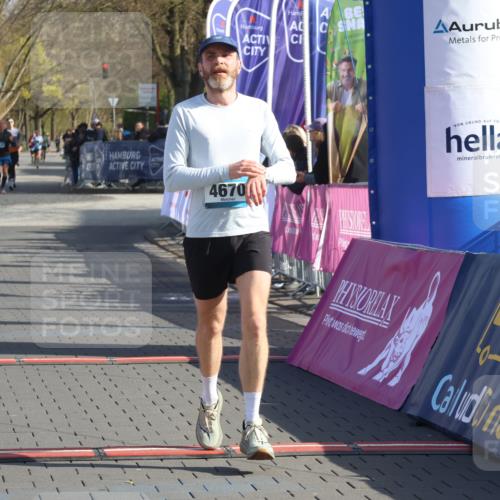 12.04.2026 - 45. Internationalen Wilhelmsburger Insellauf Strokosch-Dieckow http://msf.ph/oto/9454730 12.04.2026 10:30:22 Ziel 4670 meine-sportfotos.de
