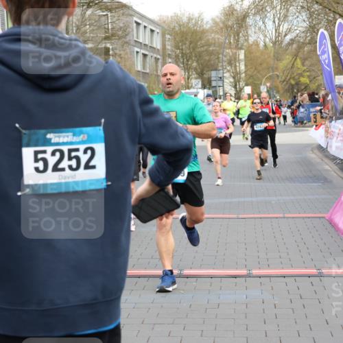 12.04.2026 - 45. Internationalen Wilhelmsburger Insellauf Strokosch-Dieckow http://msf.ph/oto/9454749 12.04.2026 13:04:21 Ziel 4345, 2369, 3768, 5155, 4226, 5250, 4247, 2715, 4260 meine-sportfotos.de