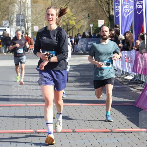 12.04.2026 - 45. Internationalen Wilhelmsburger Insellauf Strokosch-Dieckow http://msf.ph/oto/9454751 12.04.2026 10:43:14 Ziel 2724, 2500, 3021, 5751 meine-sportfotos.de