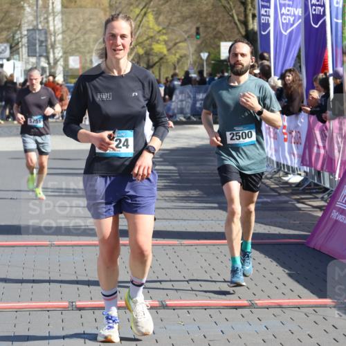 12.04.2026 - 45. Internationalen Wilhelmsburger Insellauf Strokosch-Dieckow http://msf.ph/oto/9454760 12.04.2026 10:43:15 Ziel 2724, 2500, 3021, 5751, 5794 meine-sportfotos.de