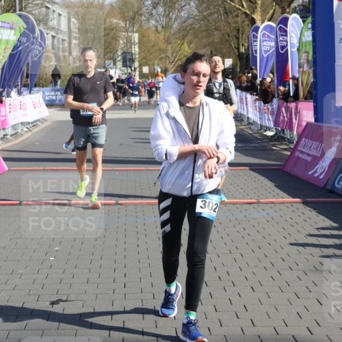 12.04.2026 - 45. Internationalen Wilhelmsburger Insellauf Strokosch-Dieckow http://msf.ph/oto/9454765 12.04.2026 10:43:19 Ziel 2500, 3021, 5751, 5794, 3779 meine-sportfotos.de