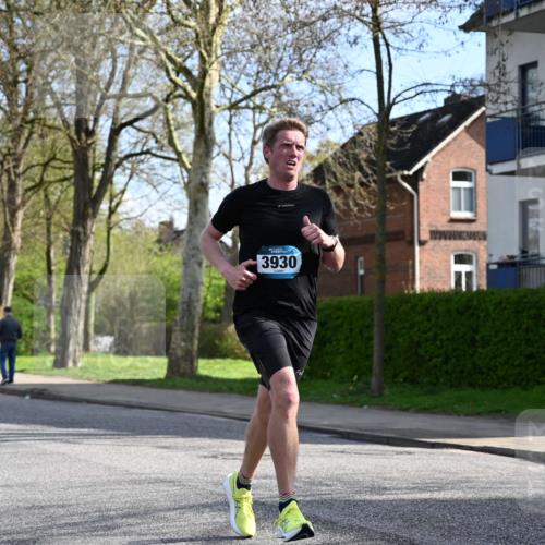 12.04.2026 - 45. Internationalen Wilhelmsburger Insellauf J. Mangold http://msf.ph/oto/9454770 12.04.2026 10:21:54 Ziel 3137, 3930, 3317, 3771, 2010, 3053, 4694, 5507, 5561 meine-sportfotos.de