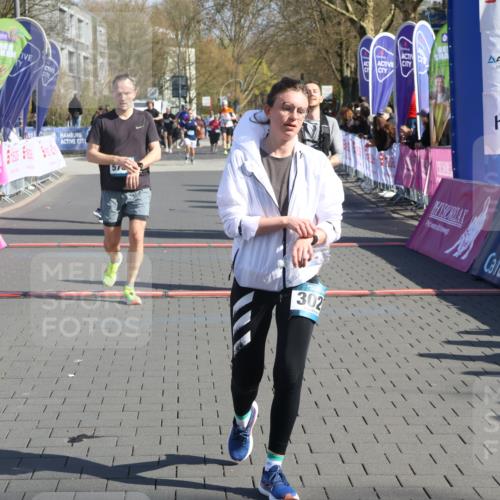 12.04.2026 - 45. Internationalen Wilhelmsburger Insellauf Strokosch-Dieckow http://msf.ph/oto/9454773 12.04.2026 10:43:19 Ziel 2500, 3021, 5751, 5794, 3779 meine-sportfotos.de