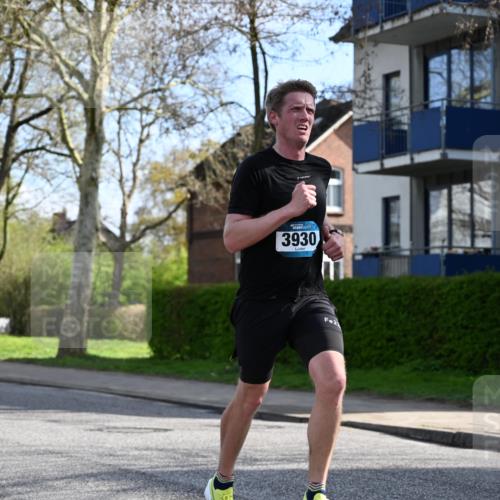 12.04.2026 - 45. Internationalen Wilhelmsburger Insellauf J. Mangold http://msf.ph/oto/9454775 12.04.2026 10:21:55 Ziel 3137, 3930, 3317, 3771, 2010, 3053, 4694, 5507, 5561 meine-sportfotos.de