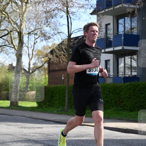 12.04.2026 - 45. Internationalen Wilhelmsburger Insellauf J. Mangold http://msf.ph/oto/9454777 12.04.2026 10:21:55 Ziel 3137, 3930, 3317, 3771, 2010, 3053, 4694, 5507, 5561 meine-sportfotos.de