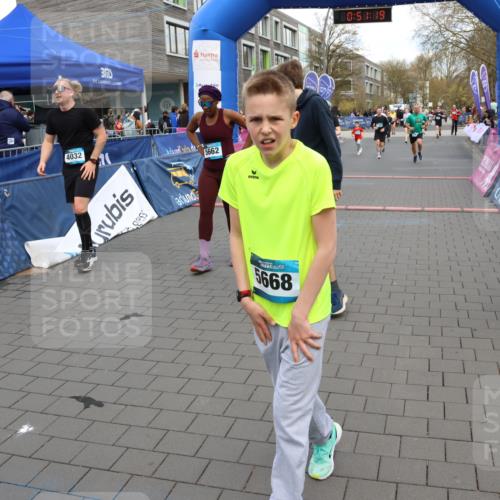 12.04.2026 - 45. Internationalen Wilhelmsburger Insellauf Strokosch-Dieckow http://msf.ph/oto/9454778 12.04.2026 13:04:19 Ziel 5252, 4032, 4345, 2369, 3768, 5155 meine-sportfotos.de
