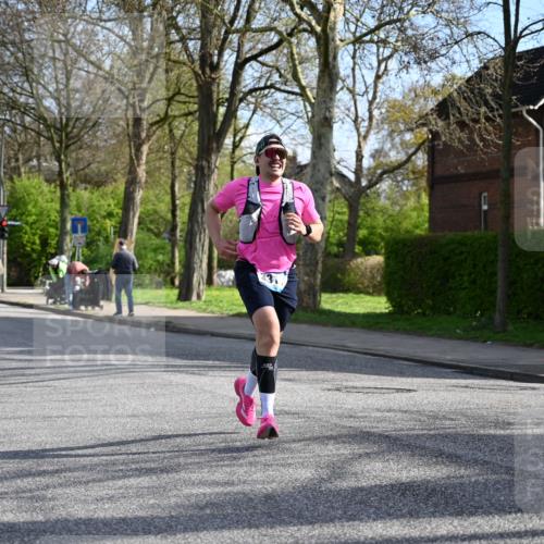12.04.2026 - 45. Internationalen Wilhelmsburger Insellauf J. Mangold http://msf.ph/oto/9454779 12.04.2026 10:21:57 Ziel 3137, 3930, 3317, 3771, 2010, 3053, 4694, 5507, 5561, 3963 meine-sportfotos.de