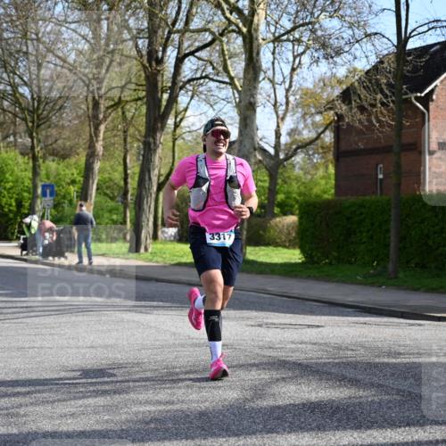 12.04.2026 - 45. Internationalen Wilhelmsburger Insellauf J. Mangold http://msf.ph/oto/9454780 12.04.2026 10:21:57 Ziel 3137, 3930, 3317, 3771, 2010, 3053, 4694, 5507, 5561, 3963 meine-sportfotos.de