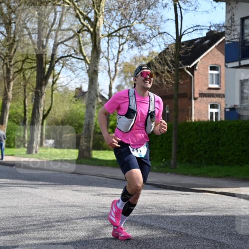 12.04.2026 - 45. Internationalen Wilhelmsburger Insellauf J. Mangold http://msf.ph/oto/9454788 12.04.2026 10:21:58 Ziel 3930, 3317, 3771, 2010, 3053, 4694, 5507, 5561, 3963 meine-sportfotos.de