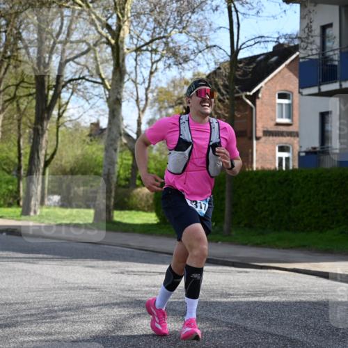12.04.2026 - 45. Internationalen Wilhelmsburger Insellauf J. Mangold http://msf.ph/oto/9454790 12.04.2026 10:21:58 Ziel 3930, 3317, 3771, 2010, 3053, 4694, 5507, 5561, 3963 meine-sportfotos.de