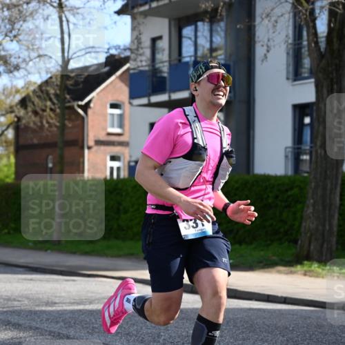 12.04.2026 - 45. Internationalen Wilhelmsburger Insellauf J. Mangold http://msf.ph/oto/9454798 12.04.2026 10:21:59 Ziel 3930, 3317, 3771, 2010, 3053, 4694, 5507, 5561, 3963 meine-sportfotos.de