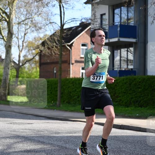 12.04.2026 - 45. Internationalen Wilhelmsburger Insellauf J. Mangold http://msf.ph/oto/9454805 12.04.2026 10:22:03 Ziel 3930, 3317, 3771, 2010, 3053, 4694, 3053, 4694, 5507, 5561, 5561, 3963, 5271 meine-sportfotos.de