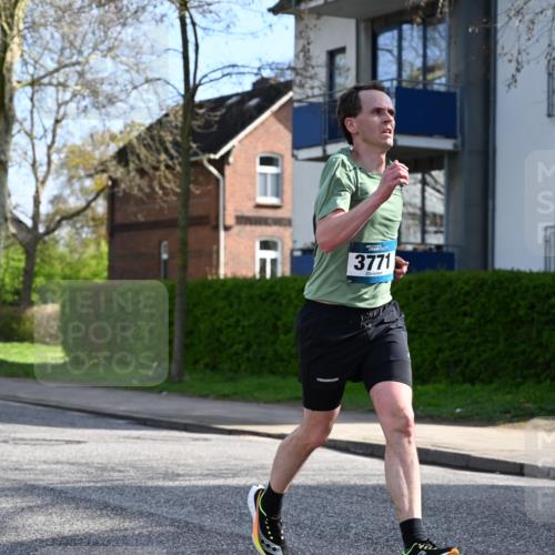 12.04.2026 - 45. Internationalen Wilhelmsburger Insellauf J. Mangold http://msf.ph/oto/9454806 12.04.2026 10:22:03 Ziel 3930, 3317, 3771, 2010, 3053, 4694, 3053, 4694, 5507, 5561, 5561, 3963, 5271 meine-sportfotos.de