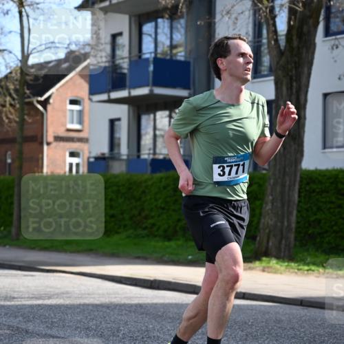 12.04.2026 - 45. Internationalen Wilhelmsburger Insellauf J. Mangold http://msf.ph/oto/9454810 12.04.2026 10:22:03 Ziel 3930, 3317, 3771, 2010, 3053, 4694, 3053, 4694, 5507, 5561, 5561, 3963, 5271 meine-sportfotos.de
