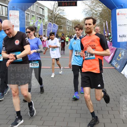 12.04.2026 - 45. Internationalen Wilhelmsburger Insellauf Strokosch-Dieckow http://msf.ph/oto/9454813 12.04.2026 13:04:13 Ziel 5668, 5198, 4372, 3737, 3736, 4373, 3883, 5662, 5252, 4032 meine-sportfotos.de