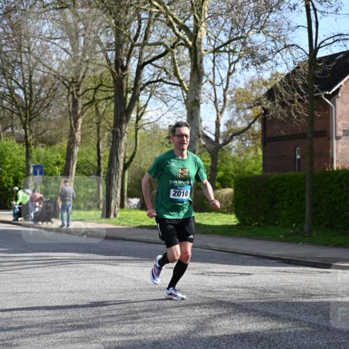 12.04.2026 - 45. Internationalen Wilhelmsburger Insellauf J. Mangold http://msf.ph/oto/9454815 12.04.2026 10:22:06 Ziel 3317, 3771, 2010, 3053, 4694, 5507, 5561, 3963, 5271 meine-sportfotos.de