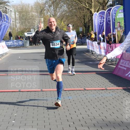 12.04.2026 - 45. Internationalen Wilhelmsburger Insellauf Strokosch-Dieckow http://msf.ph/oto/9454818 12.04.2026 10:30:34 Ziel 4904, 5534, 3845, 5052, 4275 meine-sportfotos.de