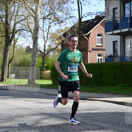 12.04.2026 - 45. Internationalen Wilhelmsburger Insellauf J. Mangold http://msf.ph/oto/9454825 12.04.2026 10:22:06 Ziel 3317, 3771, 2010, 3053, 4694, 5507, 5561, 3963, 5271 meine-sportfotos.de