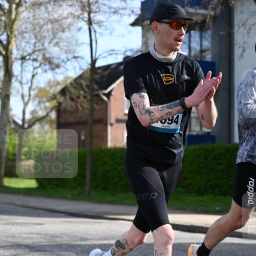 12.04.2026 - 45. Internationalen Wilhelmsburger Insellauf J. Mangold http://msf.ph/oto/9454857 12.04.2026 10:22:21 Ziel 3053, 4694, 5507, 5561, 3963, 5271, 4384, 4291, 2383 meine-sportfotos.de