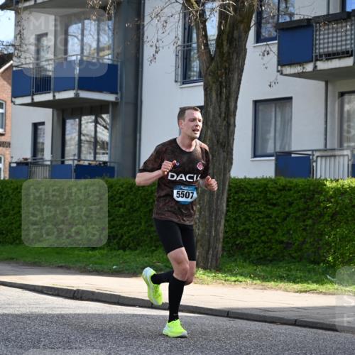 12.04.2026 - 45. Internationalen Wilhelmsburger Insellauf J. Mangold http://msf.ph/oto/9454858 12.04.2026 10:22:26 Ziel 3053, 4694, 5507, 5561, 3963, 5271, 5271, 4384, 4291, 2383 meine-sportfotos.de