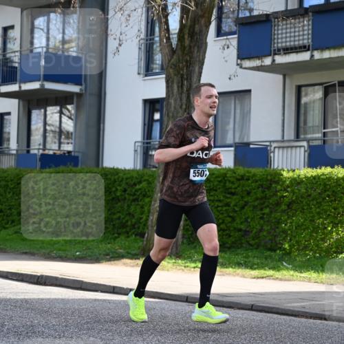 12.04.2026 - 45. Internationalen Wilhelmsburger Insellauf J. Mangold http://msf.ph/oto/9454860 12.04.2026 10:22:26 Ziel 3053, 4694, 5507, 5561, 3963, 5271, 5271, 4384, 4291, 2383 meine-sportfotos.de