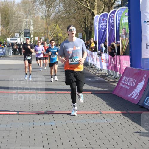 12.04.2026 - 45. Internationalen Wilhelmsburger Insellauf Strokosch-Dieckow http://msf.ph/oto/9454866 12.04.2026 10:30:35 Ziel 5534, 3845, 5052, 4275 meine-sportfotos.de