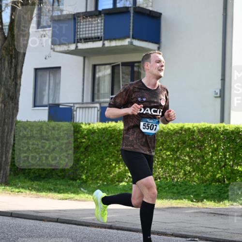 12.04.2026 - 45. Internationalen Wilhelmsburger Insellauf J. Mangold http://msf.ph/oto/9454869 12.04.2026 10:22:26 Ziel 3053, 4694, 5507, 5561, 3963, 5271, 5271, 4384, 4291, 2383 meine-sportfotos.de