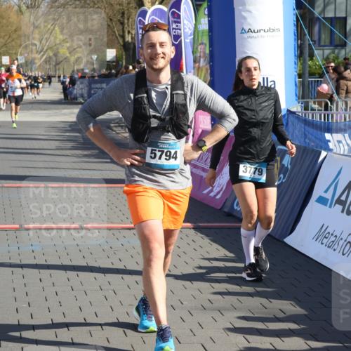 12.04.2026 - 45. Internationalen Wilhelmsburger Insellauf Strokosch-Dieckow http://msf.ph/oto/9454873 12.04.2026 10:43:22 Ziel 5751, 5794, 3779, 5840 meine-sportfotos.de