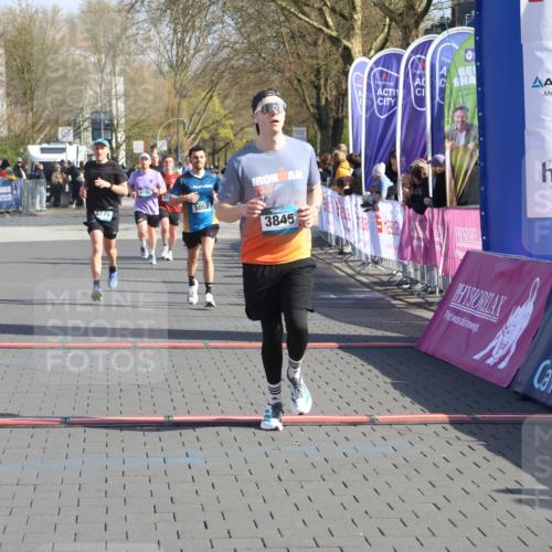 12.04.2026 - 45. Internationalen Wilhelmsburger Insellauf Strokosch-Dieckow http://msf.ph/oto/9454875 12.04.2026 10:30:35 Ziel 5534, 3845, 5052, 4275 meine-sportfotos.de