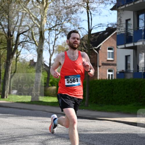 12.04.2026 - 45. Internationalen Wilhelmsburger Insellauf J. Mangold http://msf.ph/oto/9454876 12.04.2026 10:22:35 Ziel 5507, 5561, 3963, 5271, 4384, 4291, 2383 meine-sportfotos.de