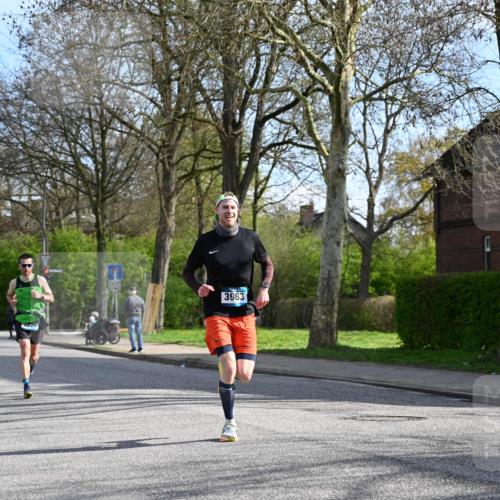 12.04.2026 - 45. Internationalen Wilhelmsburger Insellauf J. Mangold http://msf.ph/oto/9454884 12.04.2026 10:22:37 Ziel 5507, 5561, 3963, 5271, 4384, 4291, 4291, 2383, 3776 meine-sportfotos.de