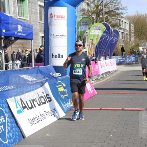 12.04.2026 - 45. Internationalen Wilhelmsburger Insellauf Strokosch-Dieckow http://msf.ph/oto/9454887 12.04.2026 10:43:26 Ziel 5840, 2406, 4377, 3086 meine-sportfotos.de