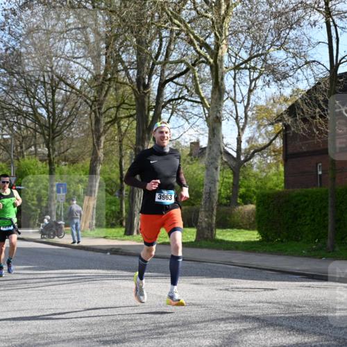 12.04.2026 - 45. Internationalen Wilhelmsburger Insellauf J. Mangold http://msf.ph/oto/9454889 12.04.2026 10:22:37 Ziel 5507, 5561, 3963, 5271, 4384, 4291, 4291, 2383, 3776 meine-sportfotos.de