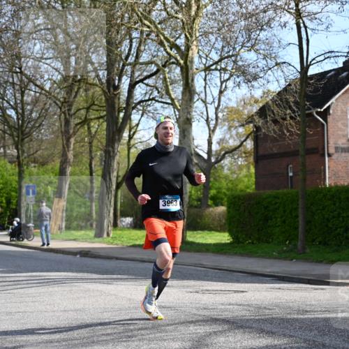 12.04.2026 - 45. Internationalen Wilhelmsburger Insellauf J. Mangold http://msf.ph/oto/9454892 12.04.2026 10:22:37 Ziel 5507, 5561, 3963, 5271, 4384, 4291, 4291, 2383, 3776 meine-sportfotos.de