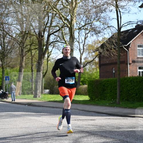 12.04.2026 - 45. Internationalen Wilhelmsburger Insellauf J. Mangold http://msf.ph/oto/9454894 12.04.2026 10:22:37 Ziel 5507, 5561, 3963, 5271, 4384, 4291, 4291, 2383, 3776 meine-sportfotos.de