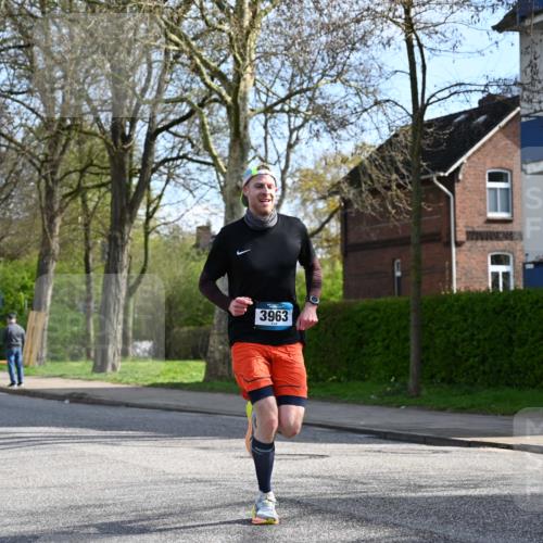 12.04.2026 - 45. Internationalen Wilhelmsburger Insellauf J. Mangold http://msf.ph/oto/9454898 12.04.2026 10:22:38 Ziel 5561, 3963, 5271, 4384, 4291, 2383, 3776 meine-sportfotos.de