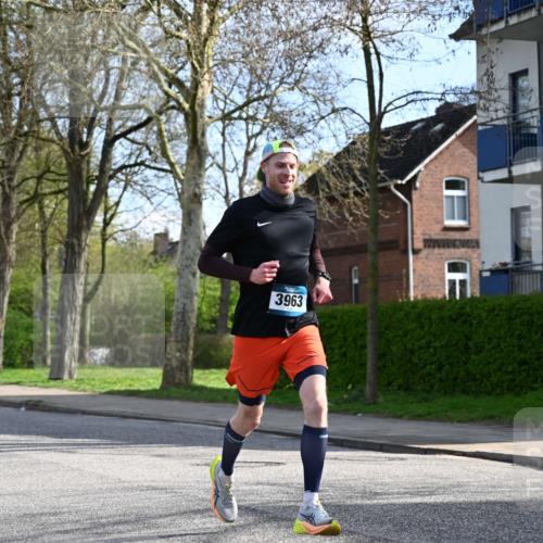 12.04.2026 - 45. Internationalen Wilhelmsburger Insellauf J. Mangold http://msf.ph/oto/9454900 12.04.2026 10:22:38 Ziel 5561, 3963, 5271, 4384, 4291, 2383, 3776 meine-sportfotos.de
