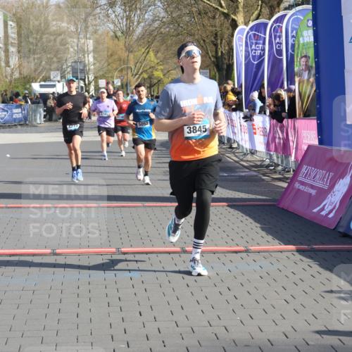 12.04.2026 - 45. Internationalen Wilhelmsburger Insellauf Strokosch-Dieckow http://msf.ph/oto/9454903 12.04.2026 10:30:35 Ziel 5534, 3845, 5052, 4275 meine-sportfotos.de