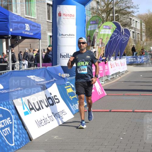 12.04.2026 - 45. Internationalen Wilhelmsburger Insellauf Strokosch-Dieckow http://msf.ph/oto/9454912 12.04.2026 10:43:26 Ziel 5840, 2406, 4377, 3086 meine-sportfotos.de