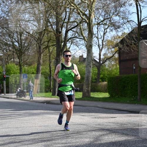 12.04.2026 - 45. Internationalen Wilhelmsburger Insellauf J. Mangold http://msf.ph/oto/9454915 12.04.2026 10:22:39 Ziel 5561, 3963, 5271, 4384, 4291, 2383, 3776 meine-sportfotos.de